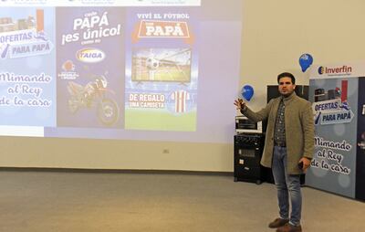 José Vysokolán, gerente de Marketing de Inverfin, da detalles de las promos para papá.