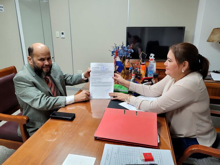 Dr. Julio César Fernández Villalba.