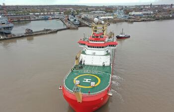 El nuevo barco británico de investigación polar “RRS Sir David Attenborough”, bautizado en honor al mediático naturalista, marcó su debut esta semana al llegar a Londres por el río Támesis y echar el ancla cerca del meridiano cero, en la zona de Greenwich, coincidiendo con el pistoletazo de salida de la cumbre del clima de la COP26, que empieza este domingo en Glasgow.