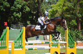 Mónica Vargas, una de las amazonas que salta en la categoría Children 1,00.