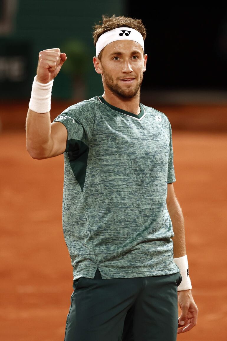 Puño el alto, en la celebración del noruego Casper Ruud (23 años), que derrotó a Holger Rune para pasar las semifinales.