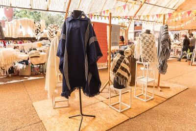 Ponchos en varios diseños habrá en la feria.