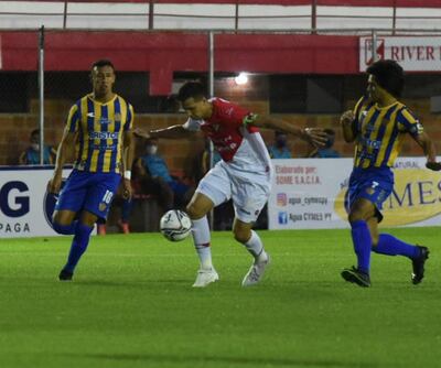 Zeballos (c) hablitó a González, el hombre que le dio el triunfo al Kelito.