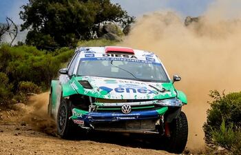 Así quedó el auto de Augusto luego del fuera de pista en el primer tramo.