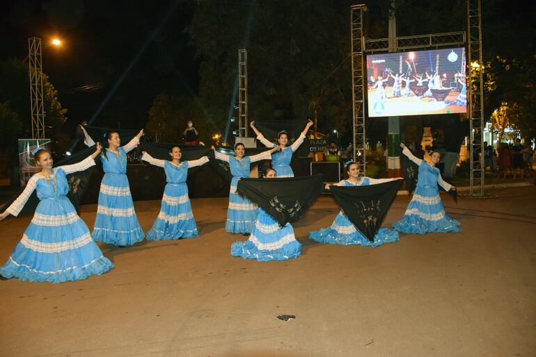Ballet de danzas de la municipalidad local