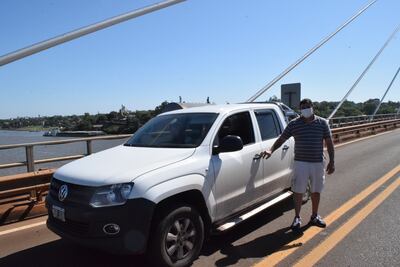 Una familia argentina, oriunda de la provincia de Salta, fue la primera en cruzar el puente internaciona de regreso a su país, tras su reapertura.