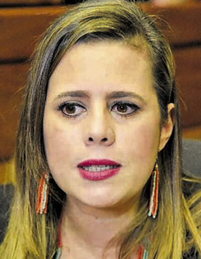 Kattya González, líder de la bancada de Encuentro Nacional (PEN). Diputada por el departamento Central.