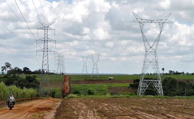 Torres de metal para LT de 500 kV. La última en proceso de  licitación tropieza con dificultades