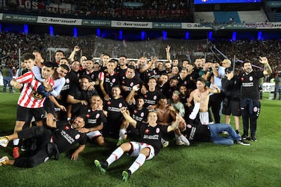 Barracas Central se impuso en los penales sobre Quilmes y ascendió a la máxima categoría del fútbol argentino.