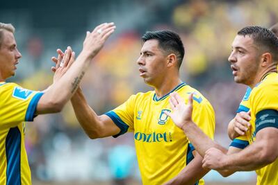 Blas Riveros (c) celebra con sus compañeros del Brondby la clasificación.