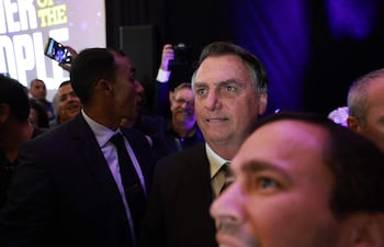 El presidente de Brasil, Jair Bolsonaro, junto a sus seguidores en un evento realizado en Miami, Florida. (AFP)