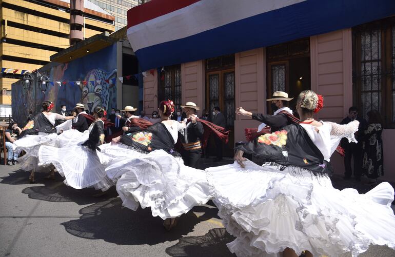 El Ballet Folclórico Municipal, acompañado de la Banda Folclórica, se unió a este evento con números de danza.
