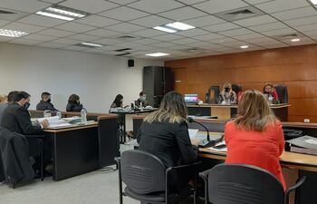 Un tribunal condenó a tres personas por delitos vinculados a una red internacional de trata de personas en España.