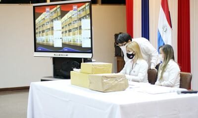 Las empresas que presentaron ofertas fueron: Compañía Comercial del Paraguay SA, Electropar SA, ISC SRL, Luxacril SA y Piroy SA.