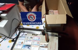 Las evidencias decomisadas en el operativo en Santa Rita.