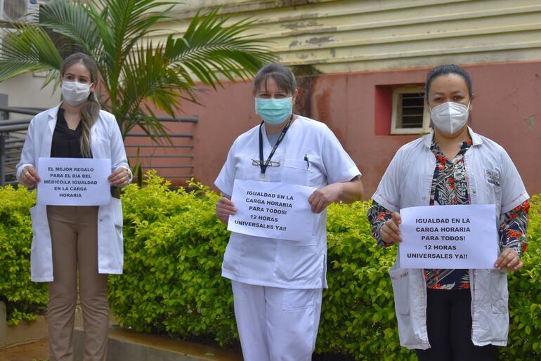Los galenos son los que están en la primera línea en la lucha contra el covid-19.