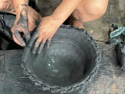 Alfareras de Itá, Yaguarón y Tobatí realizarán hoy una feria en la sede del Fondec, donde harán exhibiciones de sus técnicas ancestrales.