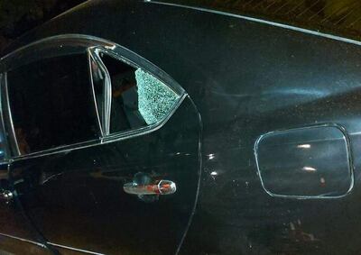 La ventanilla del auto donde el niño golpeó su cabeza.