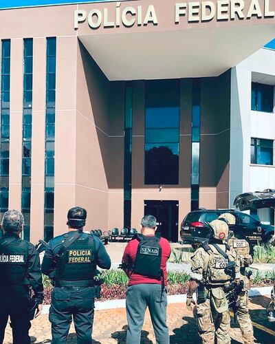 Jorge Samudio, alias Samura (con chaleco de la Senad). Fue ayer en Brasil.