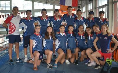 El equipo de natación nacional que estará compitiendo por el podio en los Juegos Escolares 2022.
