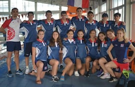 El equipo de natación nacional que estará compitiendo por el podio en los Juegos Escolares 2022.