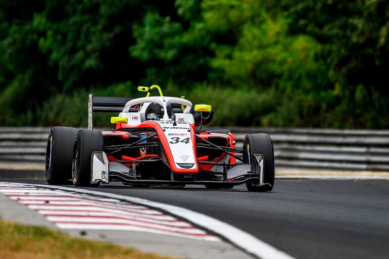 Joshua Duerksen, al mando del Dallara 320 del equipo  Drivex School, quedó tercero en su debut.