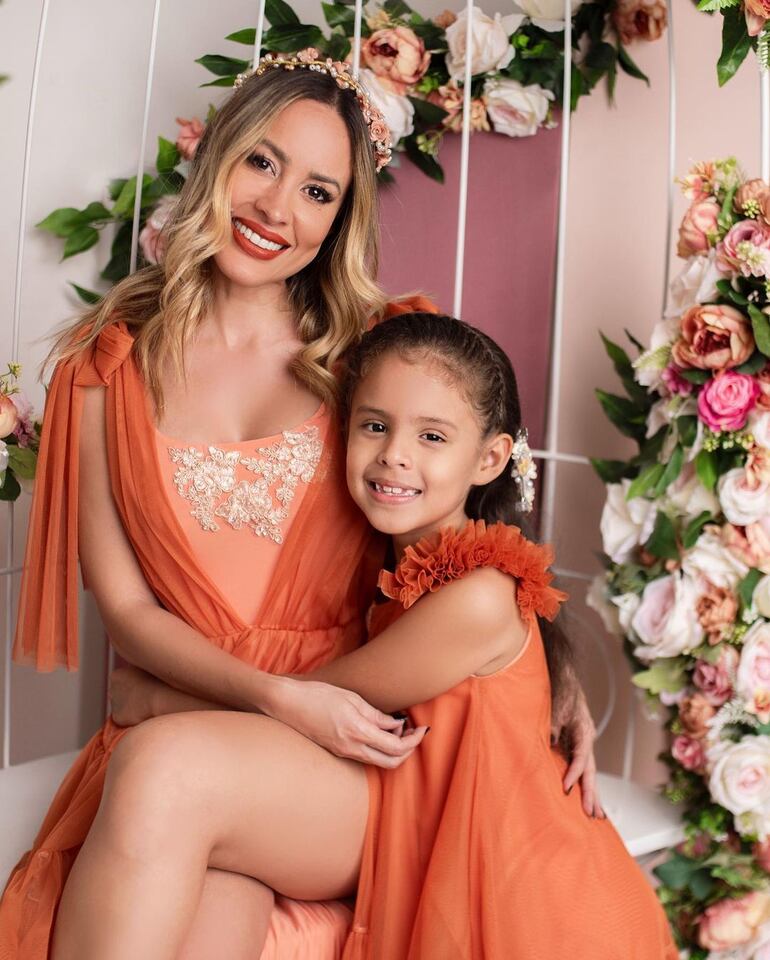 La conductora Patty Orué y su pequeña Emma se preparan felices para celebrar juntitas el 15 de mayo. (Instagram/Patty Orué)