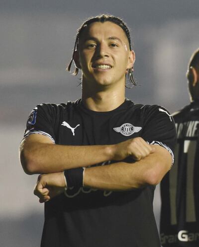 Carlos Sebastián Ferreira Vidal (22 años) abrió con su tanto el camino de la victoria liberteña en el kilómetro 12 de Luque. El delantero es el máximo anotador del Apertura 2020, con 13 conversiones en 17 partidos.