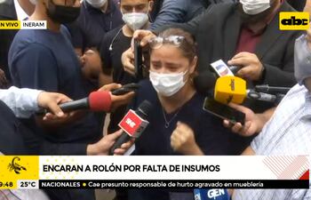 Médicos y familiares de pacientes encaran al viceministro de Salud