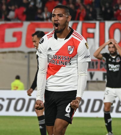 David Martínez grita su gol para River en la victoria 4-0 sobre Colo Colo.