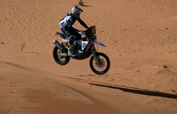 El piloto Skyler Howes (Husqvarna) tomó la punta en Motos tras la quinta jornada en suelo saudí.
