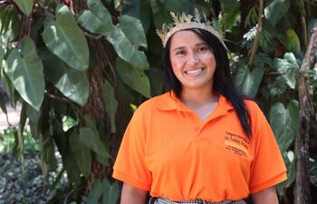 Tania Vera Portillo estudiante de la carrera de Derecho en la Universidad Nacional de Canindeyú, del Pueblo Ava Guaraní.