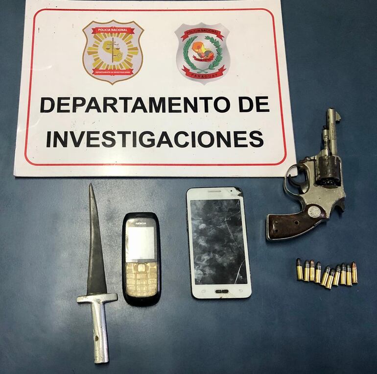 Las evidencias encontradas en poder del detenido.