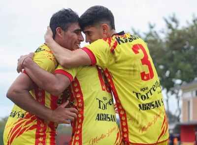 Celebración del segundo gol de Martín Ledesma, en el triunfo de ayer sobre Cristóbal Colón de Ñemby.