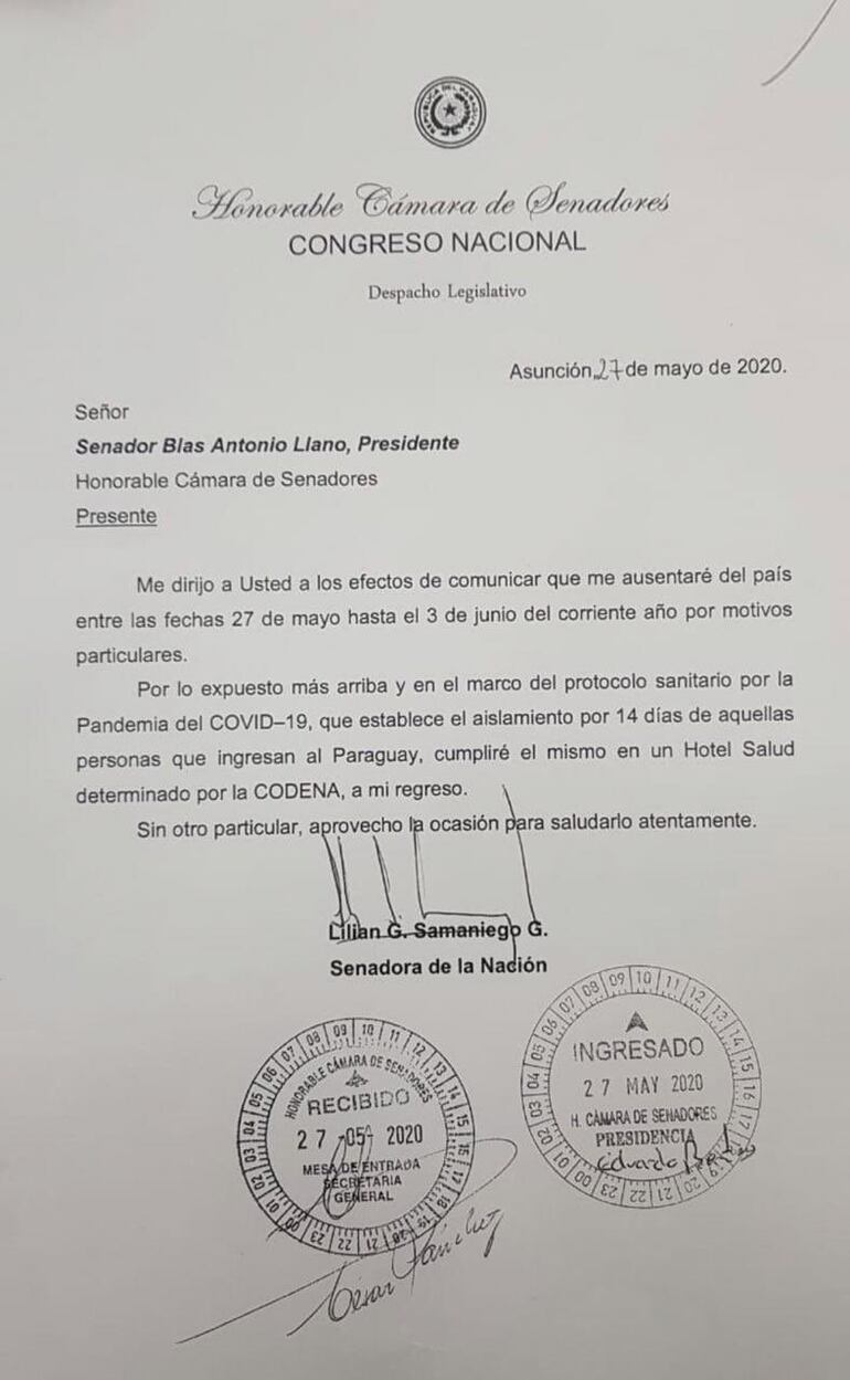 Nota presentada por Lilian Samaniego a Blas Llano.