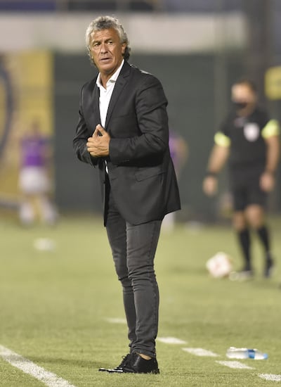 Así estuvo vestido en su primer partido frente a Olimpia, el entrenador argentino Néstor Gorosito.