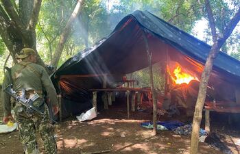 Campamento narco hallado por los antidrogas en Amambay.