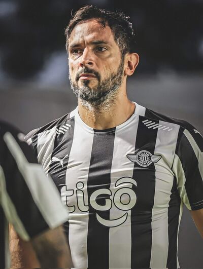 Roque Santa Cruz (41 años, 2 meses y 16 días) acumula 40 partidos, 14 goles, 4 asistencia y un título (Apertura 2021) con Libertad.