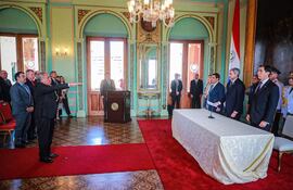 El juramento del ministro del MOPC, Rodolfo Segovia, se realizó en el Palacio de López.
