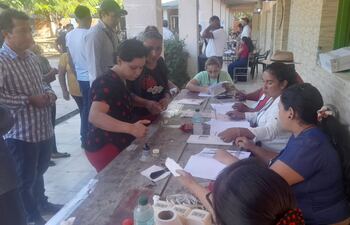 Buena presencia de electores en Fuerte Olimpo. Hubo discusiones por la presencia de acompañantes.