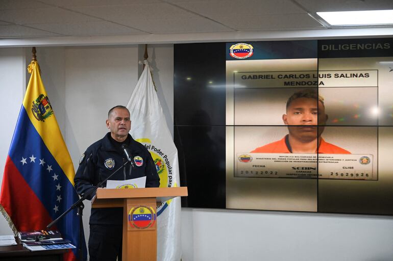 El ministro venezolano Remigio Ceballos anunció la detención del presunto sicario.