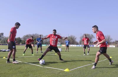 Robert Rojas, Héctor  David Martínez (los dos de River Plate argentino) y Braian Ojeda encabezan el grupo de jugadores que se entrenaron en la mañana de ayer, una de las dos que desplegó la selección en Ypané.