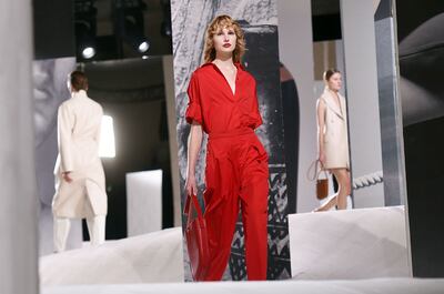 Los monos también formaron parte de esta colección. El rojo pasión es siempre una opción que aporta distinción.