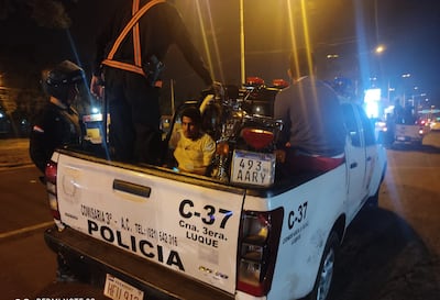 Al menos dos vehículos y varias motocicletas fueron incautadas por los intervinientes.