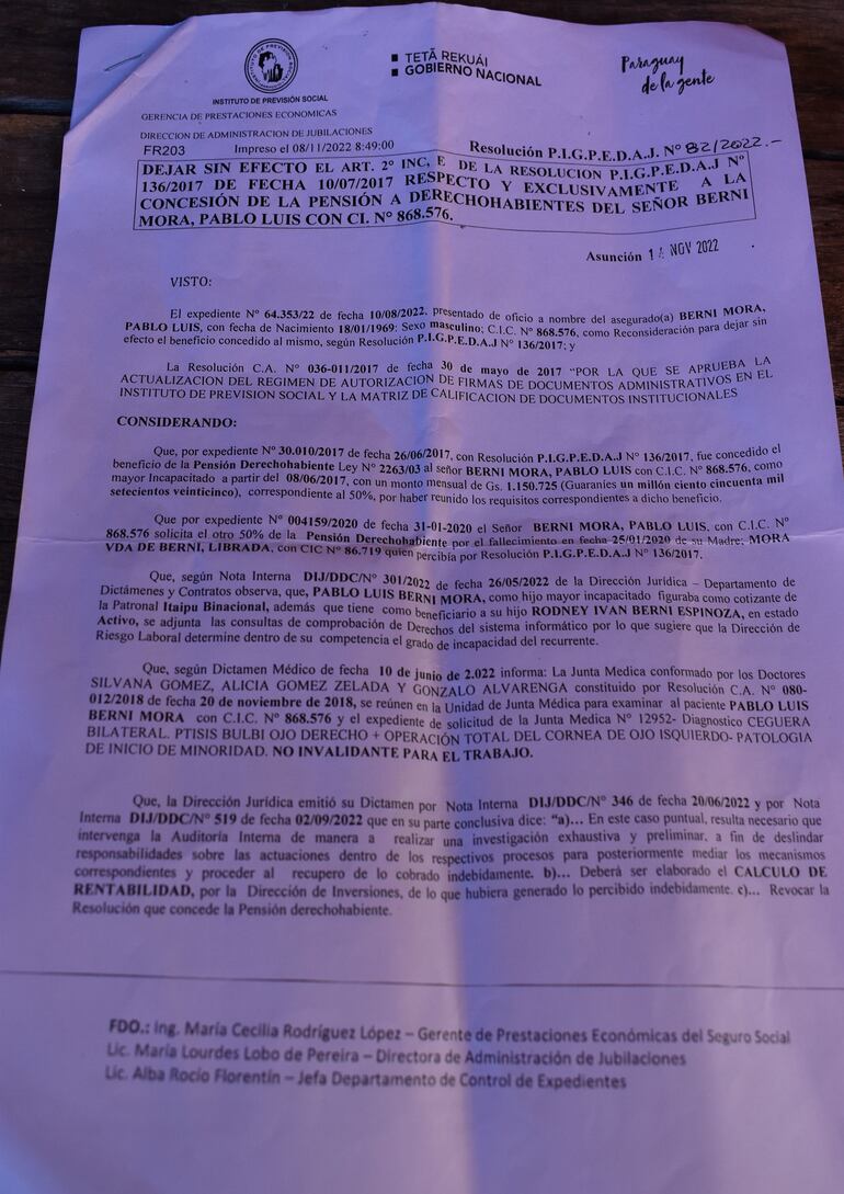 Resolución del consejo de la previsional por la cual se suspende el pago de pensión a un no vidente y se obliga la devolución de unos G. 100 millones.