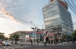 El flamante edificio corporativo del Grupo Toyotoshi es un nuevo ícono de Asunción.