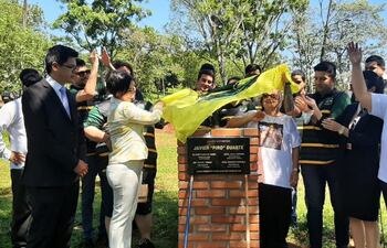 Descubrimiento de placa de futura cancha de rugby en Presidente Franco