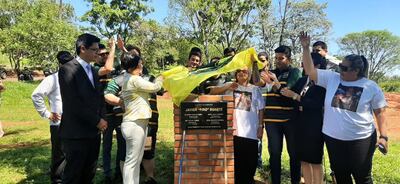 Descubrimiento de placa de futura cancha de rugby en Presidente Franco