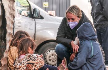 Un relevamiento de las condiciones en que se encuentran desde hace varios días es lo primero que realizó el ministerio de la Niñez, luego gestionaron que los líderes de la comunidad proveniente de Itakyry, departamento de Alto Paraná puedan reunirse con las autoridades del INDI.
