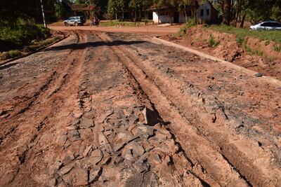 La obra de empedrado mal construido por una empresa de Abai